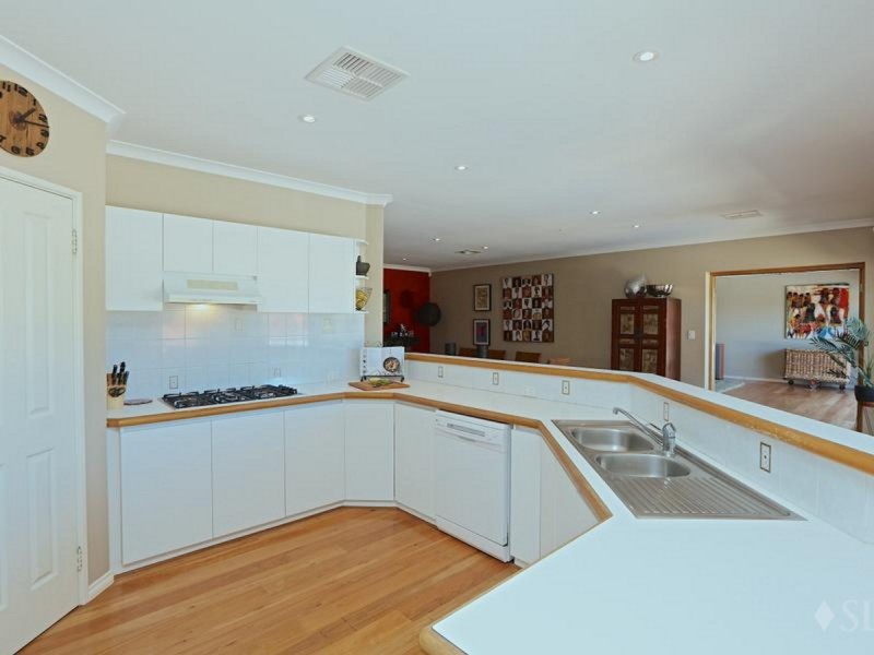 34 Warrener Gardens, Gwelup WA 6018