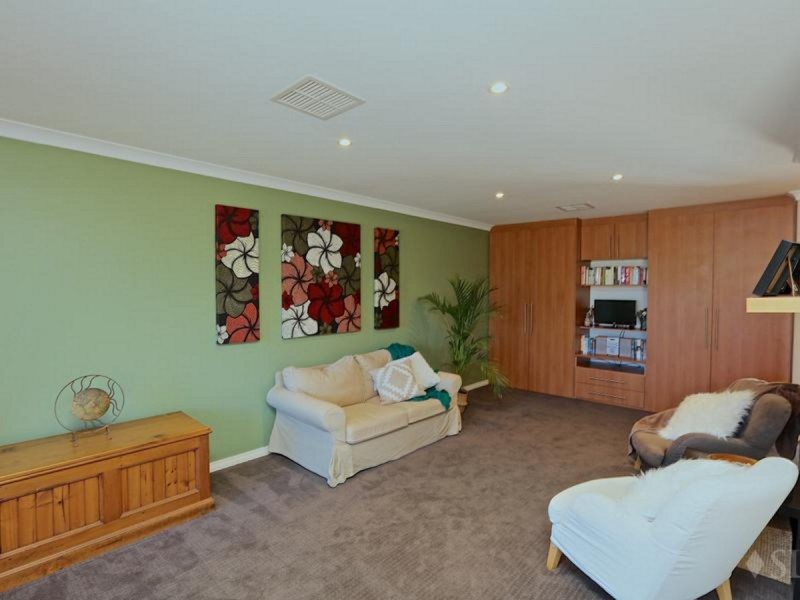 34 Warrener Gardens, Gwelup WA 6018