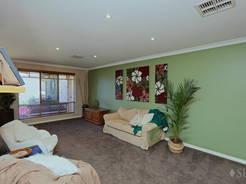 34 Warrener Gardens, Gwelup WA 6018