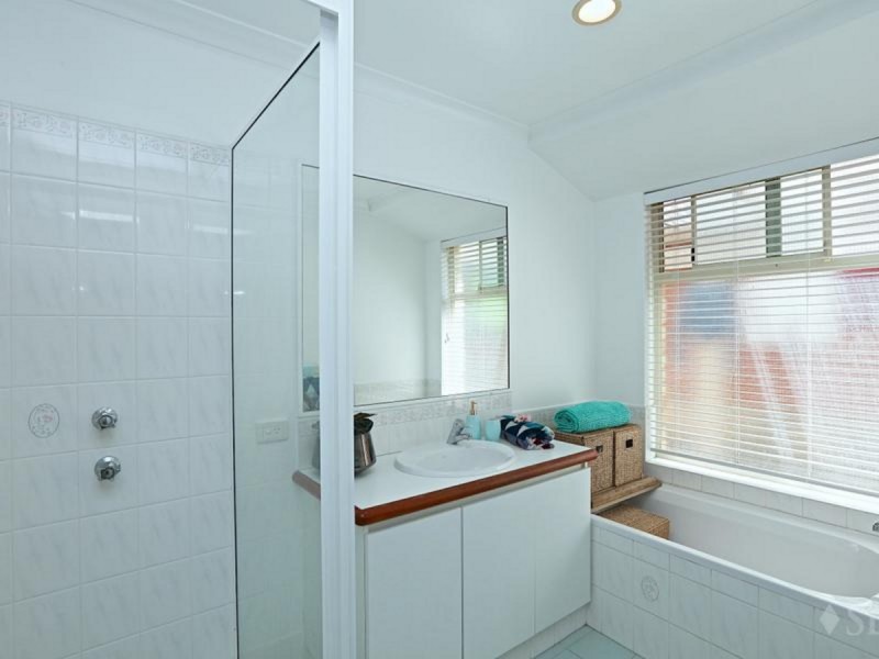 34 Warrener Gardens, Gwelup WA 6018