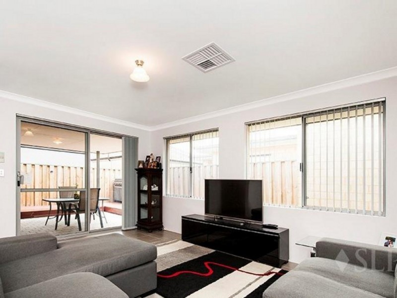 4 Lindrum Street, Ellenbrook WA 6069