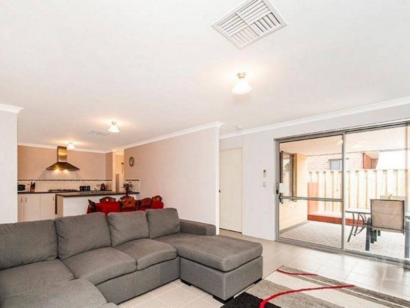 4 Lindrum Street, Ellenbrook WA 6069