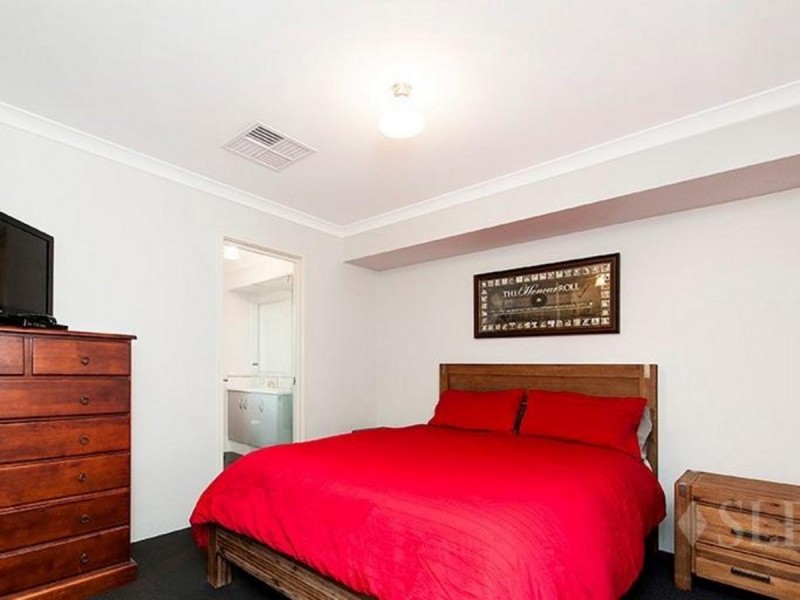 4 Lindrum Street, Ellenbrook WA 6069