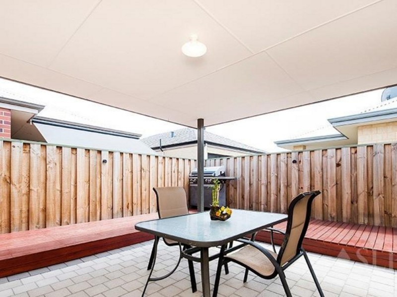 4 Lindrum Street, Ellenbrook WA 6069