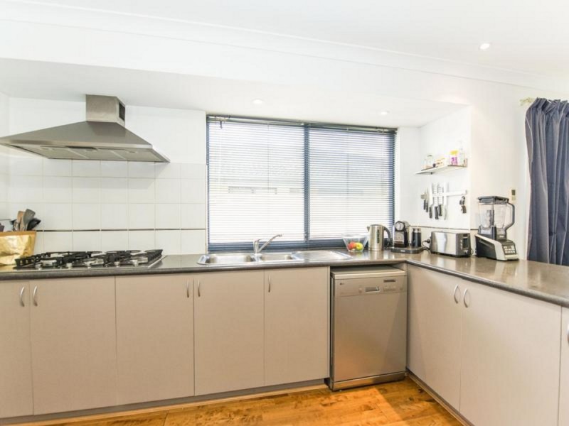 40 Albina Chase, Lakelands WA 6180