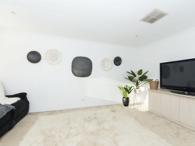 40 Albina Chase, Lakelands WA 6180