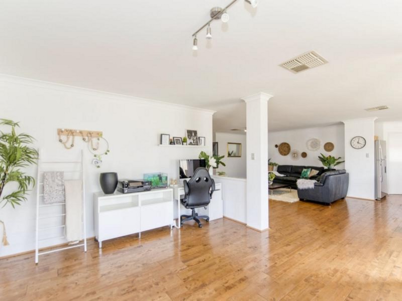 40 Albina Chase, Lakelands WA 6180