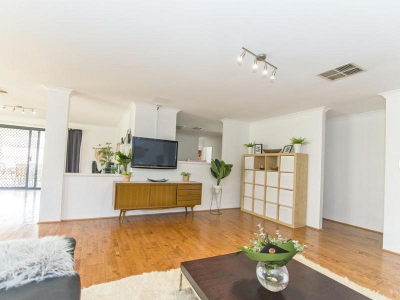 40 Albina Chase, Lakelands WA 6180