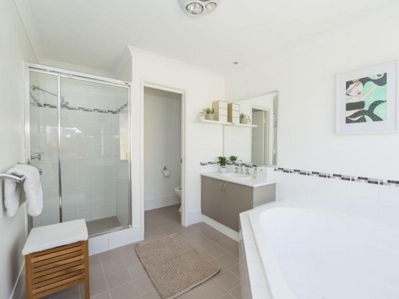 40 Albina Chase, Lakelands WA 6180