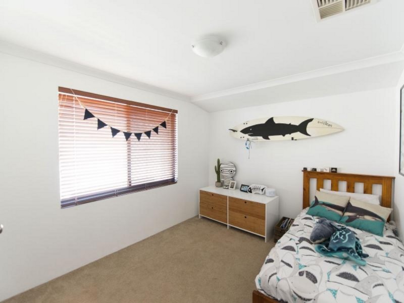 40 Albina Chase, Lakelands WA 6180