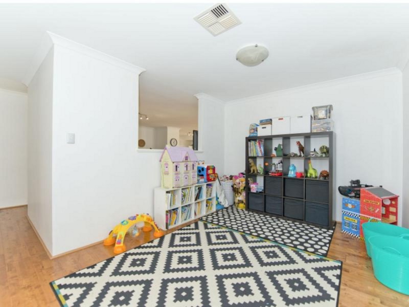 40 Albina Chase, Lakelands WA 6180