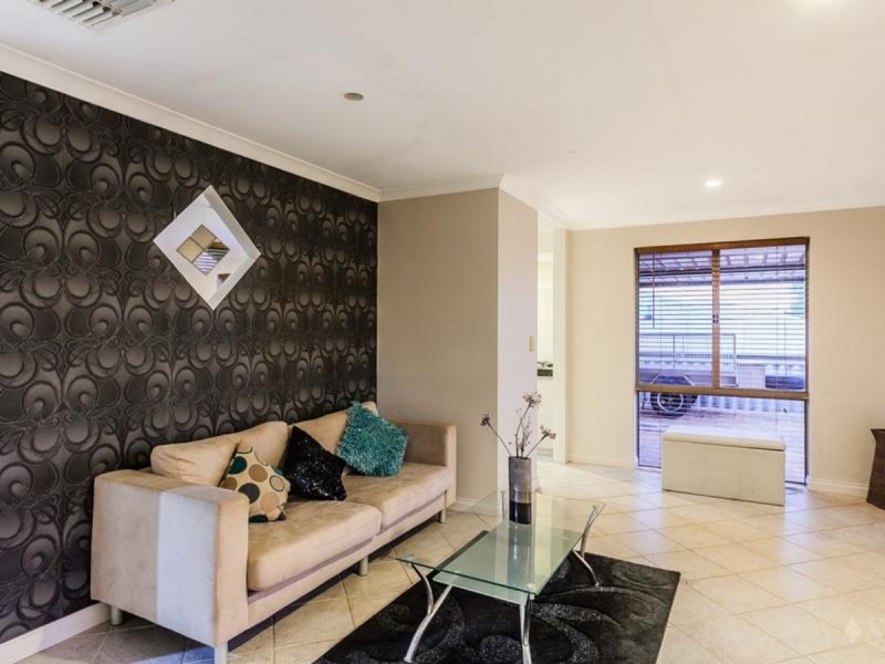 11 Werloo Court, Leda WA 6170