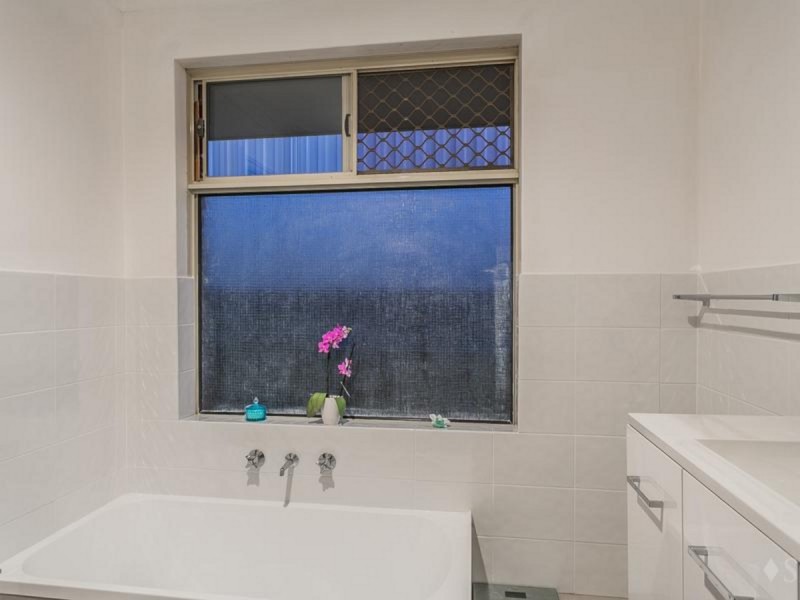 11 Werloo Court, Leda WA 6170