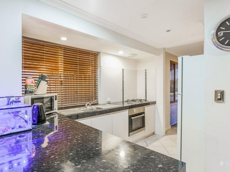 11 Werloo Court, Leda WA 6170
