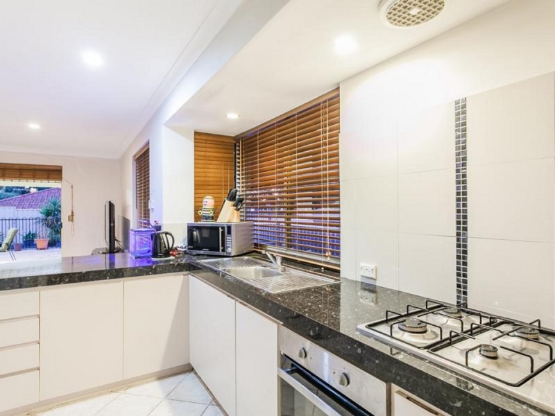 11 Werloo Court, Leda WA 6170