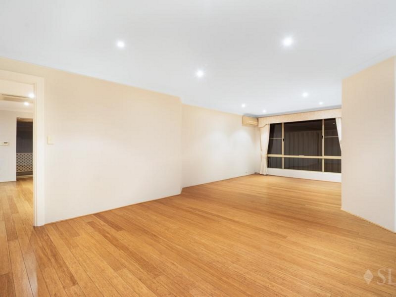 24 Mallina Circuit, Carramar WA 6031