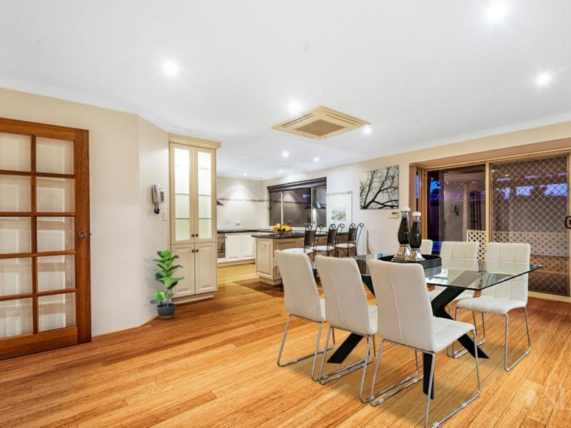 24 Mallina Circuit, Carramar WA 6031