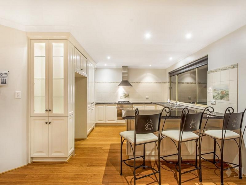 24 Mallina Circuit, Carramar WA 6031