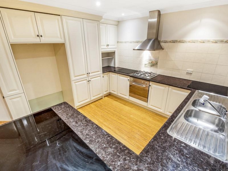 24 Mallina Circuit, Carramar WA 6031