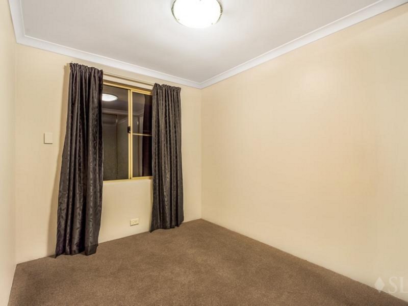 24 Mallina Circuit, Carramar WA 6031