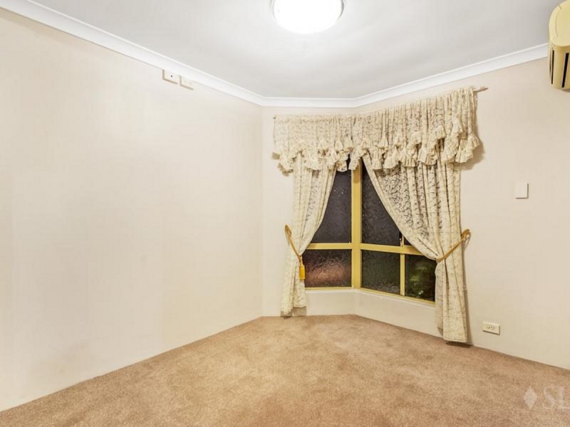 24 Mallina Circuit, Carramar WA 6031