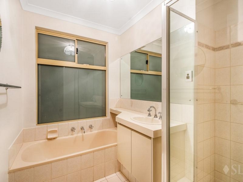 24 Mallina Circuit, Carramar WA 6031