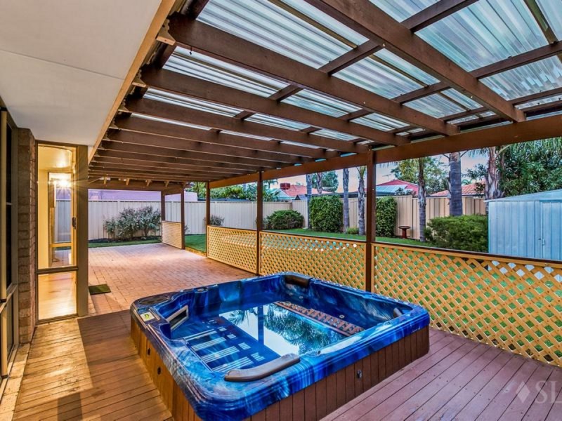 24 Mallina Circuit, Carramar WA 6031