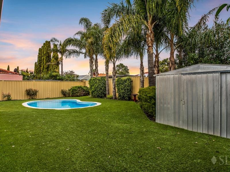 24 Mallina Circuit, Carramar WA 6031