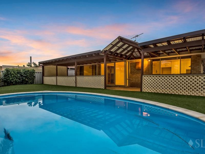 24 Mallina Circuit, Carramar WA 6031