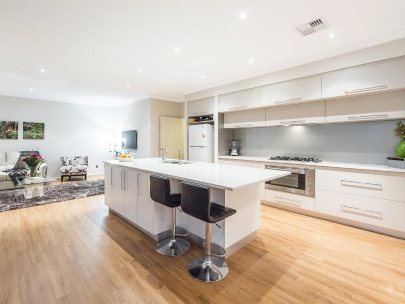 25 Crawshaw Crescent, Manning WA 6152