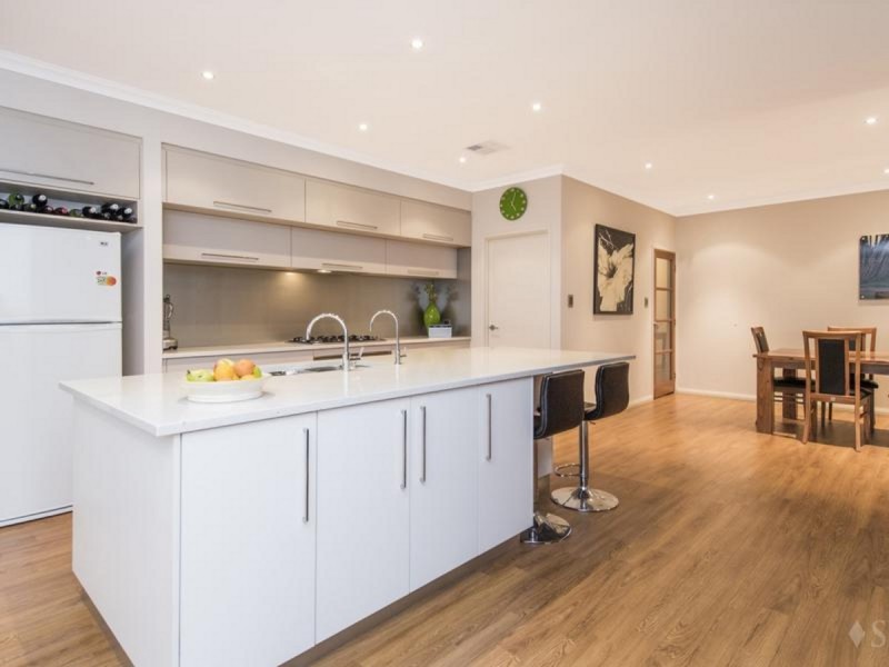 25 Crawshaw Crescent, Manning WA 6152