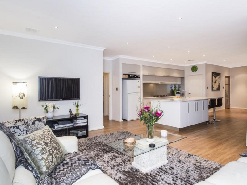 25 Crawshaw Crescent, Manning WA 6152