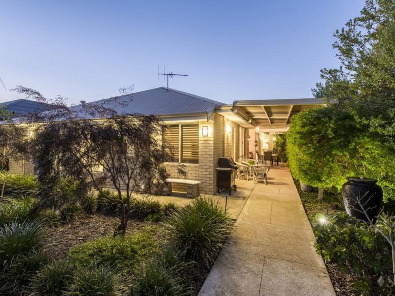 25 Crawshaw Crescent, Manning WA 6152