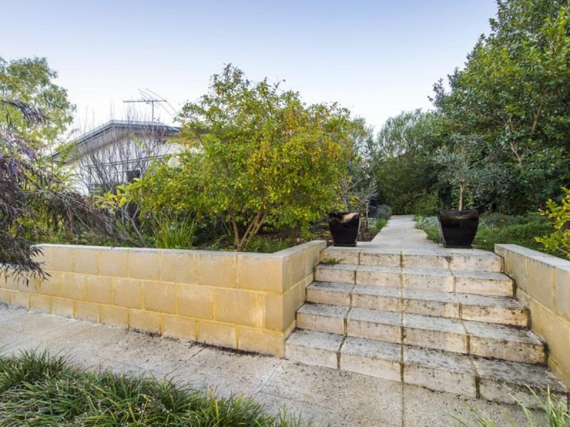 25 Crawshaw Crescent, Manning WA 6152