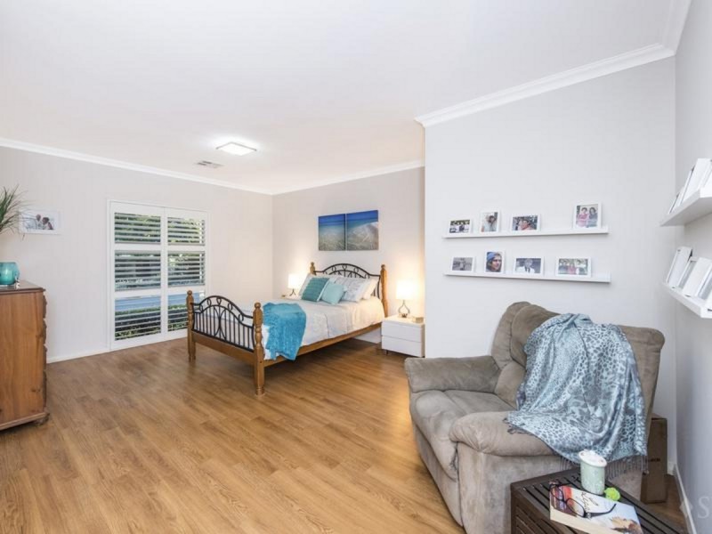 25 Crawshaw Crescent, Manning WA 6152