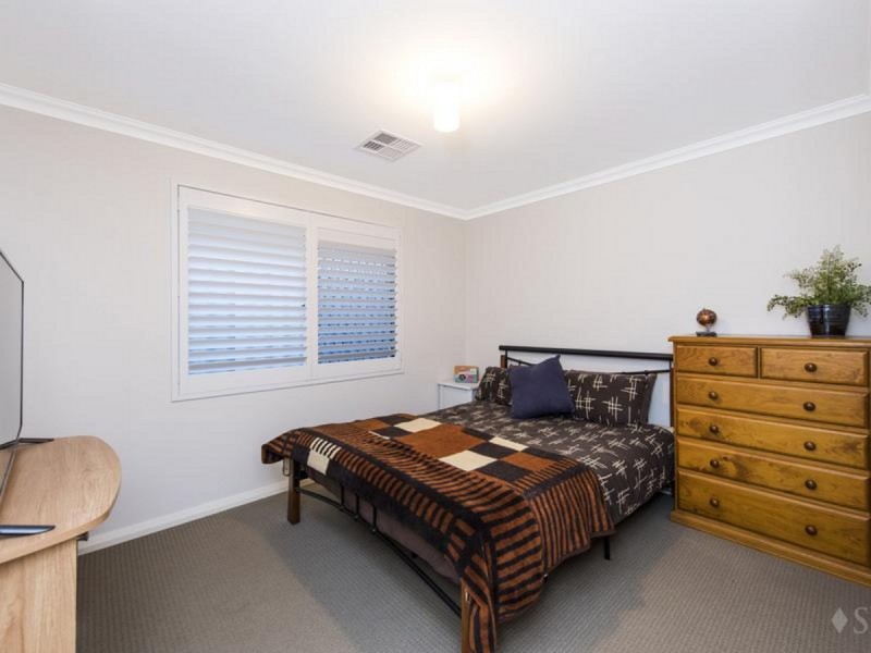 25 Crawshaw Crescent, Manning WA 6152