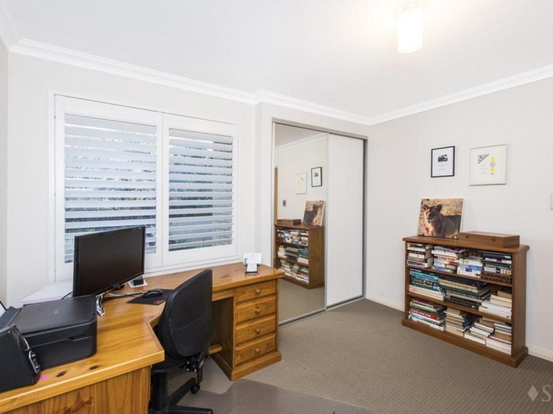 25 Crawshaw Crescent, Manning WA 6152