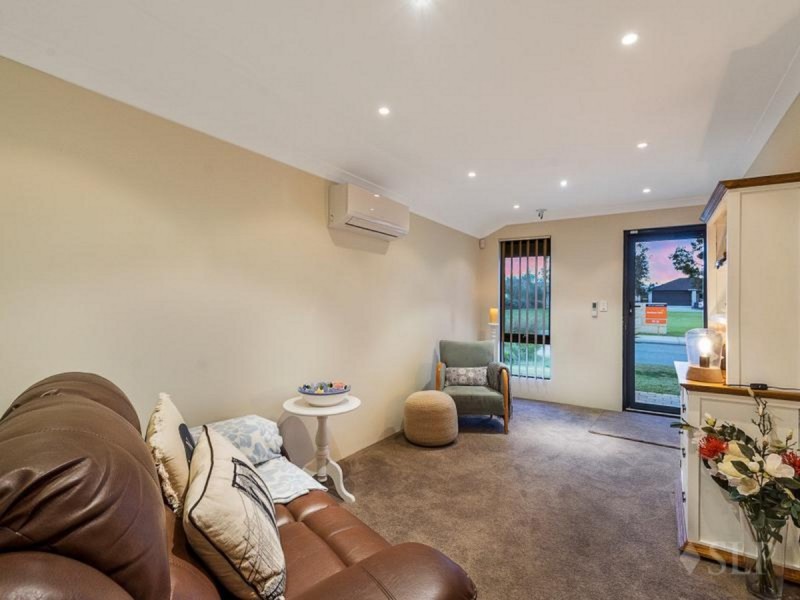 15 Bentham Turn, Banksia Grove WA 6031