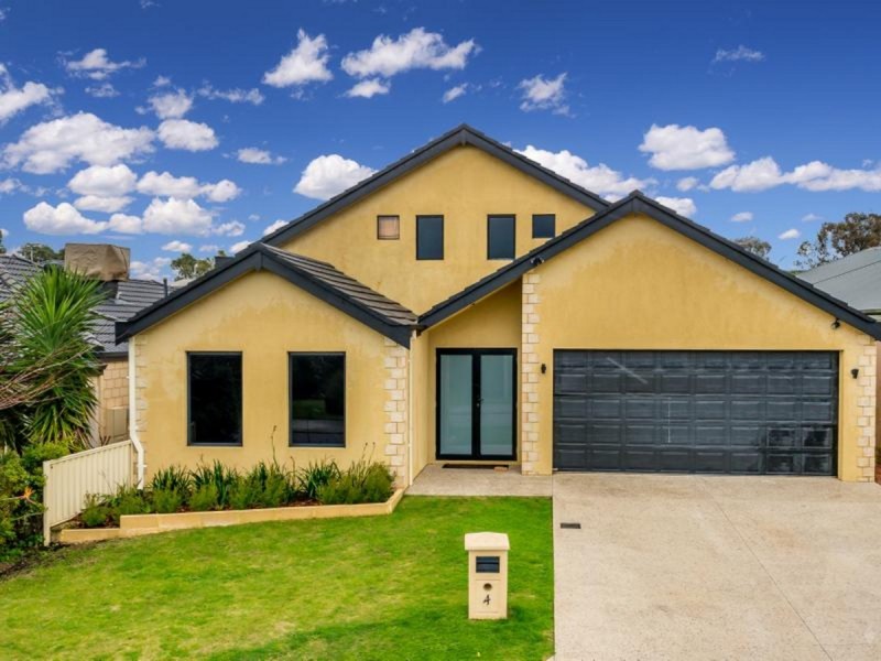 4 Balliol Elbow, Kinross WA 6028