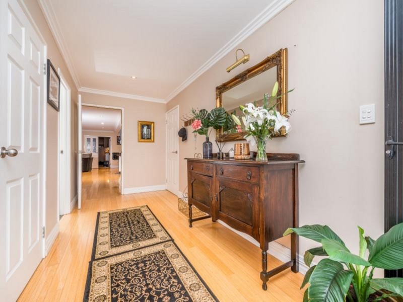 4 Balliol Elbow, Kinross WA 6028