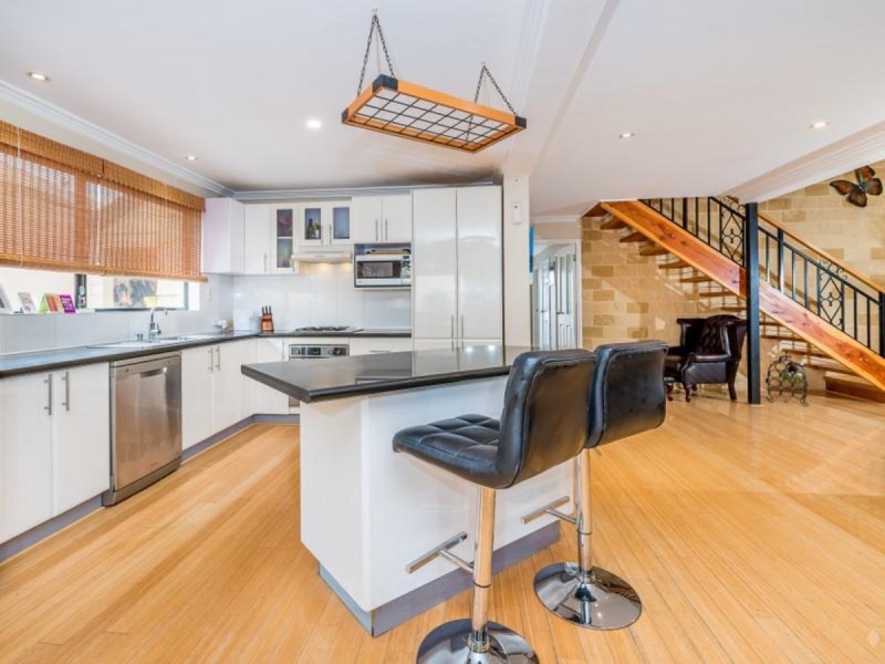 4 Balliol Elbow, Kinross WA 6028