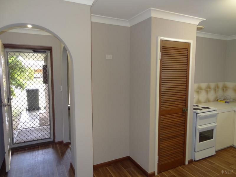 1/2 Sandalwood Parade, Halls Head WA 6210