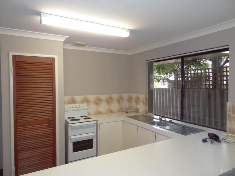 1/2 Sandalwood Parade, Halls Head WA 6210