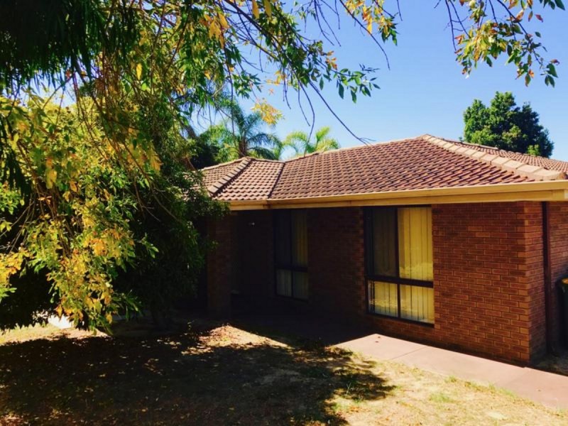 1/2 Sandalwood Parade, Halls Head WA 6210