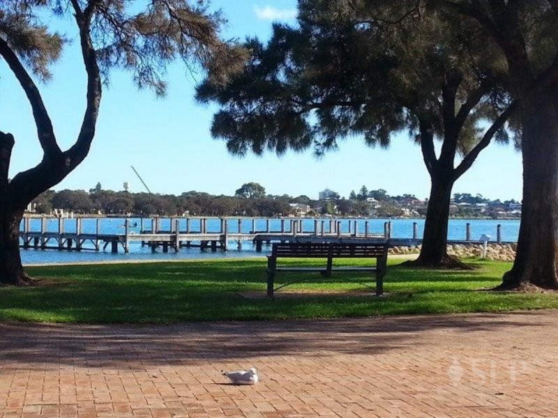 1/2 Sandalwood Parade, Halls Head WA 6210