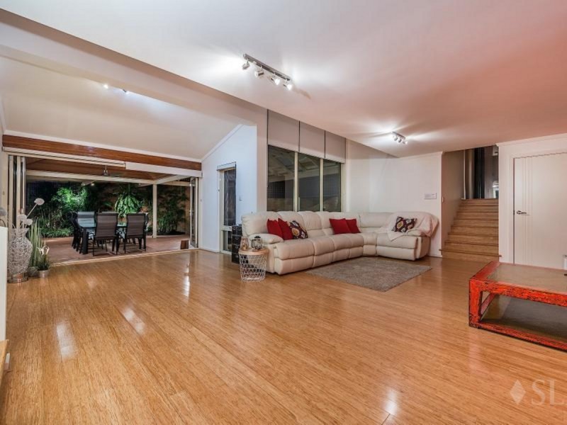 11 Queenscliff Court, Kallaroo WA 6025