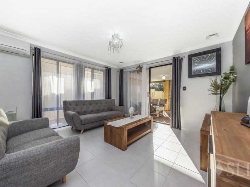 33 Dowerin Circuit, Lakelands WA 6180