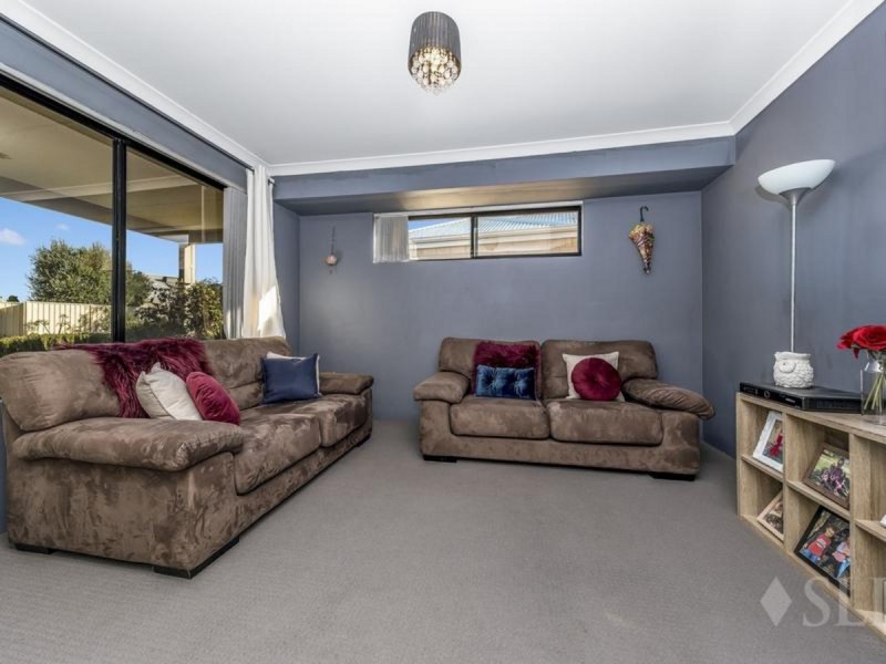 33 Dowerin Circuit, Lakelands WA 6180