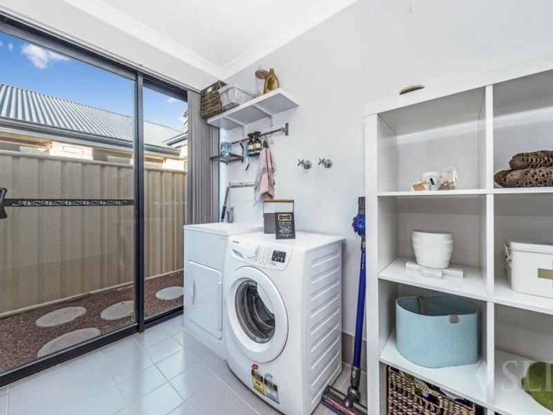 33 Dowerin Circuit, Lakelands WA 6180