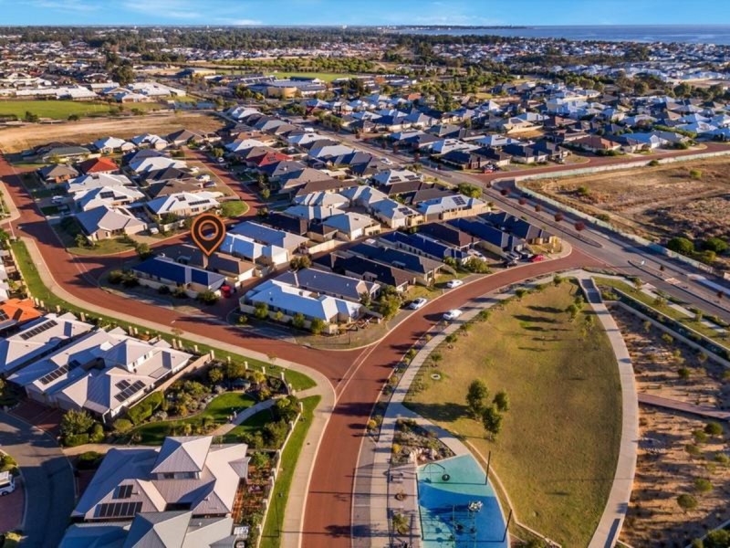 33 Dowerin Circuit, Lakelands WA 6180